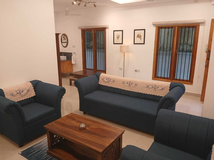 Others 4, La Lune B&B, Viluppuram