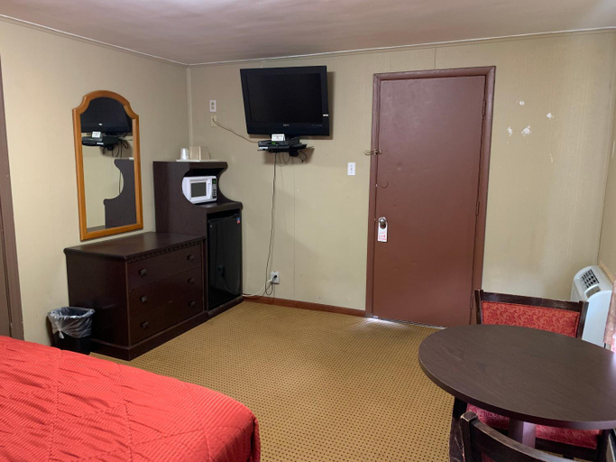 Bedroom 2, Budget Inn, Westmoreland