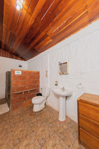 Bathroom 4, Somar Surf lodge, León