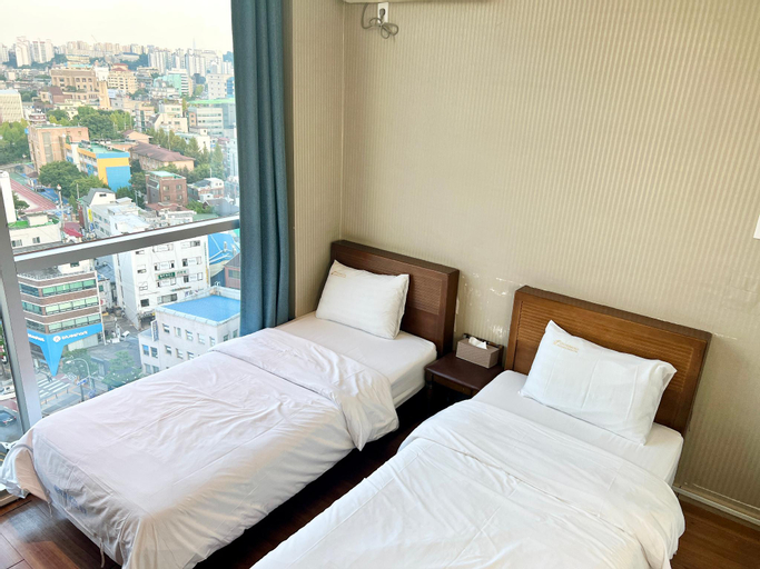 Bedroom 12