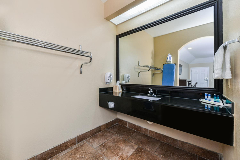 Bathroom 4, Scottish Inns and Suites Hwy 6 South, Houston