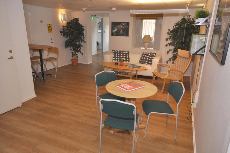 Others 2, Brandbergens Vandrarhem, Haninge