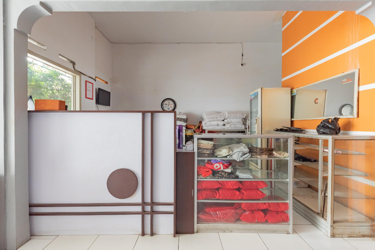 Public Area 2, RedDoorz @ Merdeka Street Garut, Garut