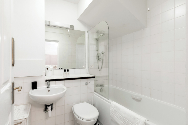Bathroom 4, Marylebone by Excel Apartments, London