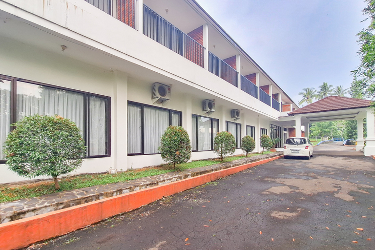 Exterior & Views 2, Urbanview Hotel Tridaya Cisarua Puncak, Bogor