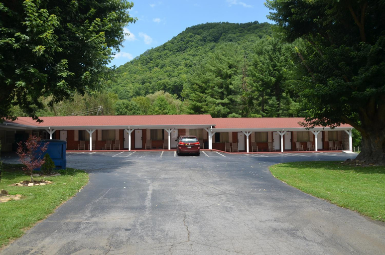 Others 4, Travelowes Motel - Maggie Valley, Haywood