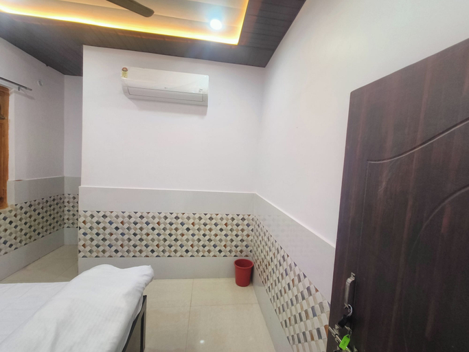 Others 4, Rudra Inn, Faizabad