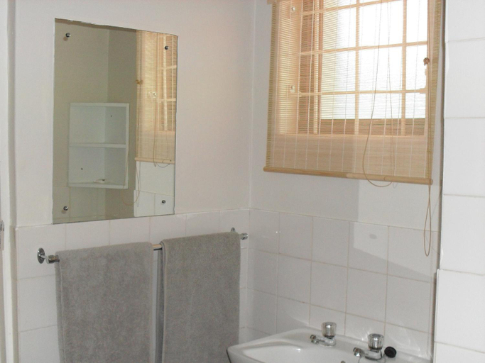 Bathroom 2, Juffroushoogte Gaste Plaas, West Coast