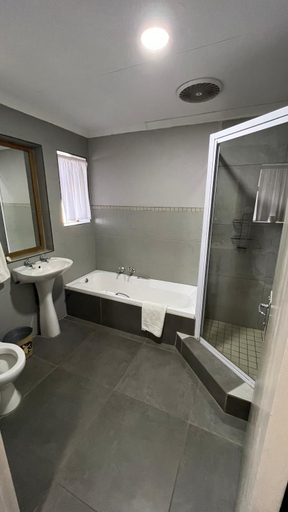 Bathroom 4, Mountainview Inn, Thabo Mofutsanyane