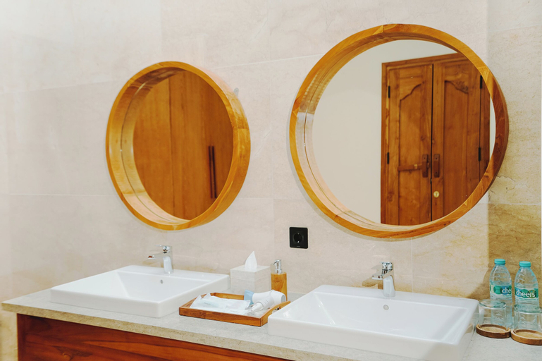 Bathroom 12