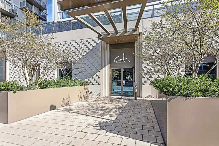 Exterior & Views 2, Luxurious 3-bed Sky-high Battersea Gem, London