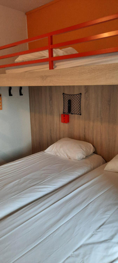 Bedroom 2, hotelF1 Compiegne, Oise