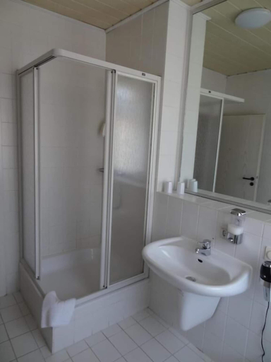 Bathroom 4, Hotel Elisenhof, Chemnitz