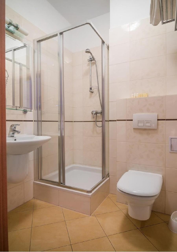 Bathroom 4, Hotel Karczyce, Środa Śląska