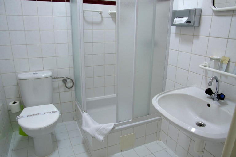 Bathroom 3, Dr. Adler Spa & Kurhotel, Cheb