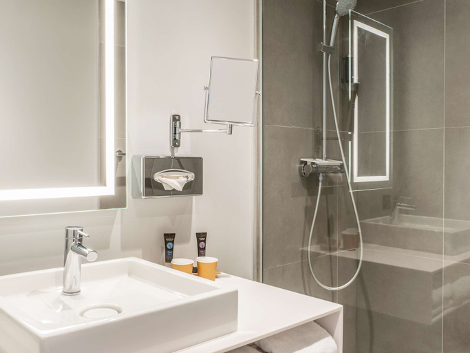 Bathroom, Novotel Deauville Beach, Calvados