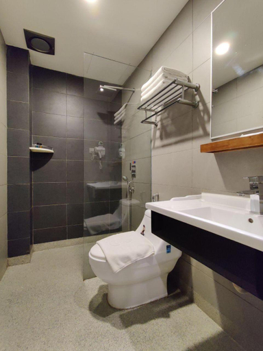 Bathroom 4, Castello Hotel, Kulaijaya