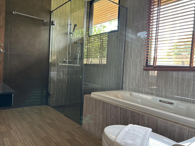 Bathroom 5, Aonang Hill @ 11/1, Mueang Krabi
