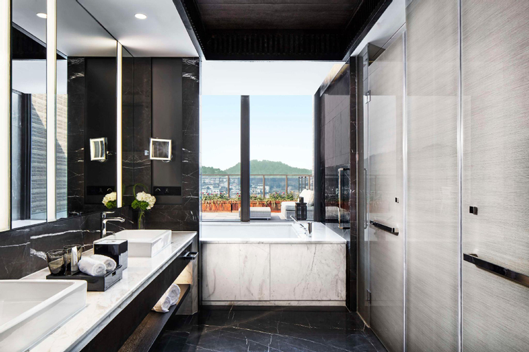 Bathroom 20