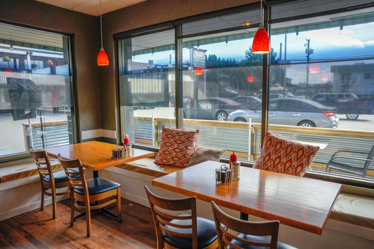 Food & Drinks 5, Thunderbird Motor Inn, Cowichan Valley