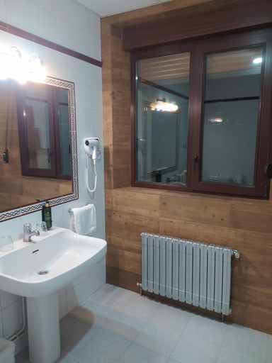 Bathroom, Balneario de Corconte, Burgos