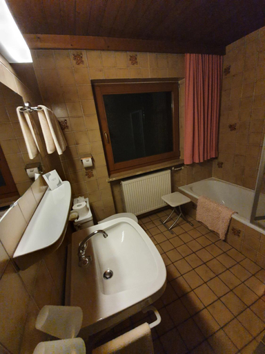 Bathroom 2, Das Monika, Schwaz