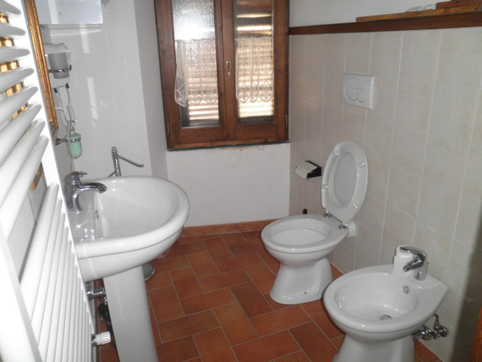 Bathroom 2, Palazzetto Leonardi, Rome