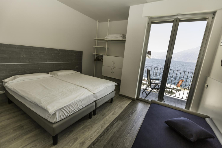 Others 3, Campione Univela Rooms & Beds - Private Beach, Brescia