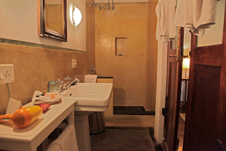 Bathroom, Neemrana's The Bungalow on the Beach, Nagappattinam