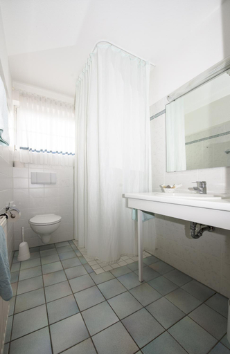 Bathroom 3, Land-gut-Hotel Rohdenburg, Osterholz