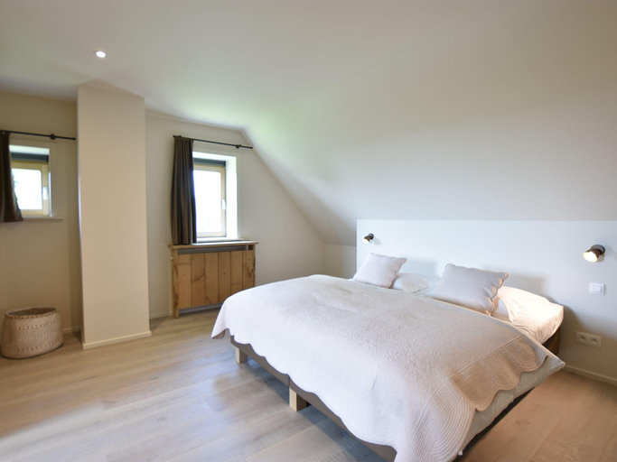 Others 5, Beautiful Holiday Home with Terrace, Garden, West-Vlaanderen