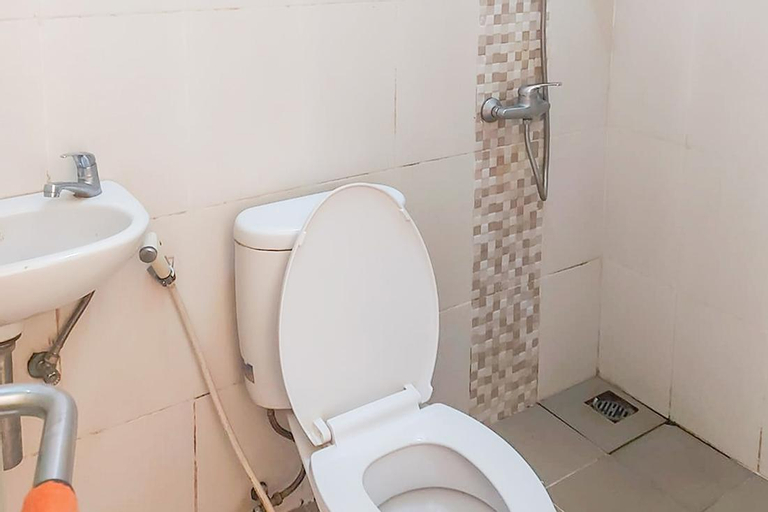 Bathroom 13