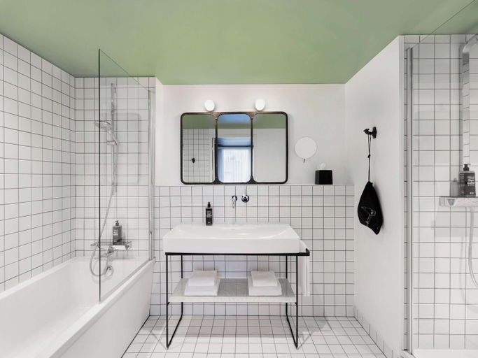 Bathroom 5, ibis Styles Amiens Centre, Somme