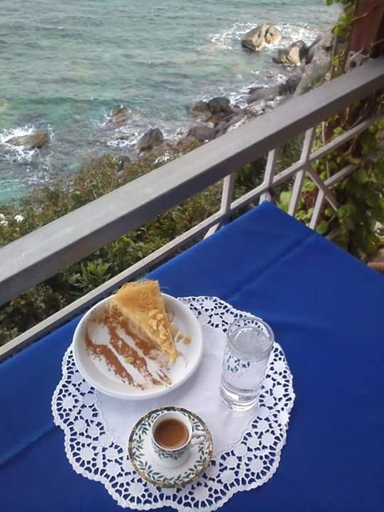 Food & Drinks 4, Delfini, Central Greece