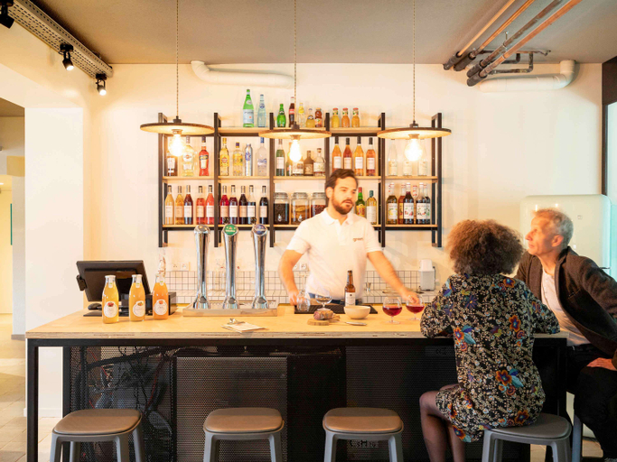Food & Drinks