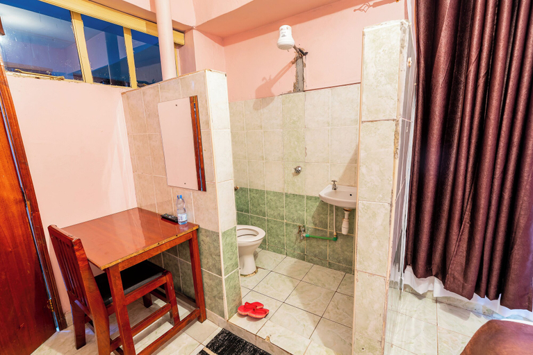 Bathroom 5, Sislink Suites, Starehe