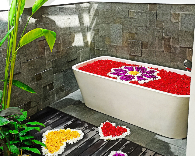 Bathroom 15