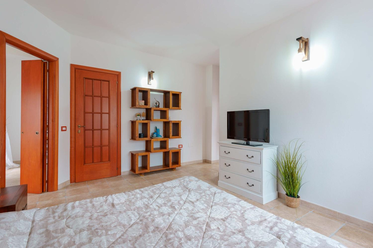 Others 3, Villa Wunjo IUN R3267, Cagliari