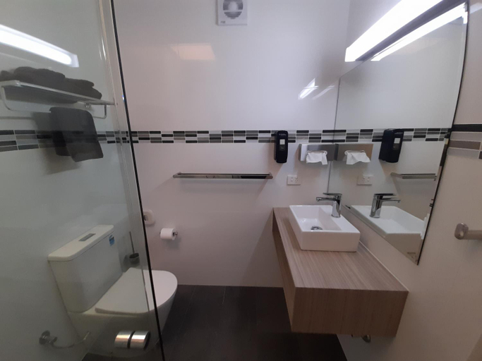 Bathroom 4, Castle Creek Motor Inn Euroa, Strathbogie