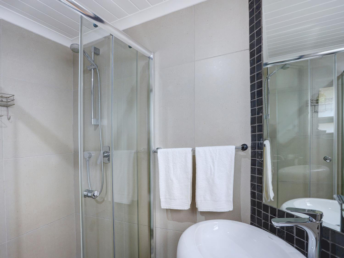 Bathroom, RiverView, Eden