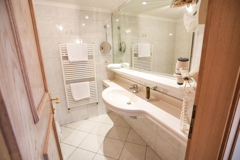 Bathroom 4, Hotel Glocknerhof, Spittal an der Drau