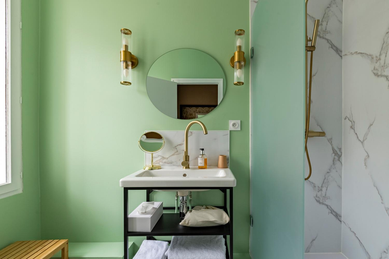 Bathroom 2, Hotel Chez Camille, Côte-d'Or