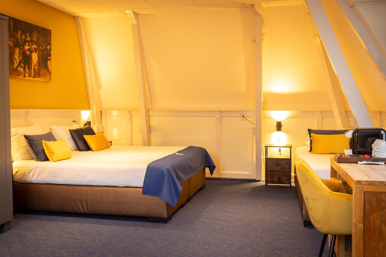 Bedroom 2, Hotel de Gulden Leeuw, Nijefurd