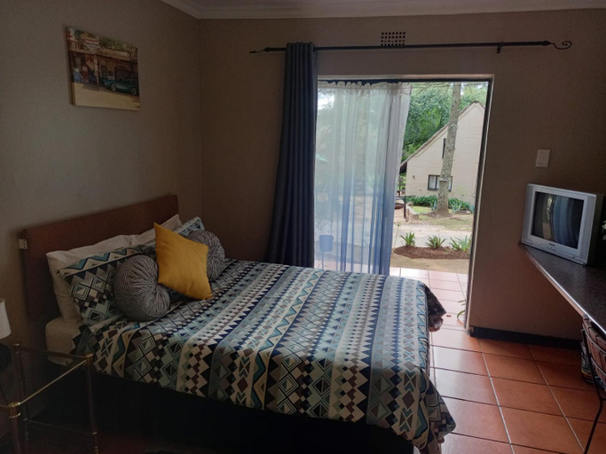 Others 5, Little Rock Resort, Thabo Mofutsanyane