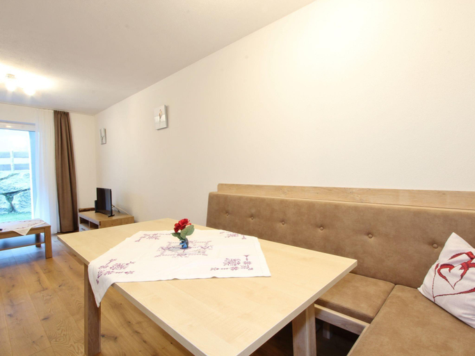 Others 5, Apartment in Neukirchen near Ski Lift, Zell am See