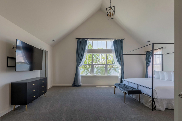Others 5, 2708 Harbor Court, Walworth