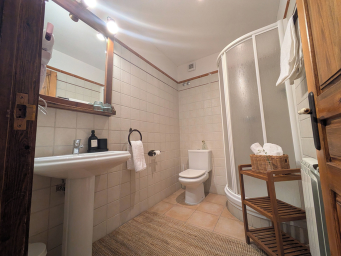 Bathroom 4, Fonda dels Pics, Girona