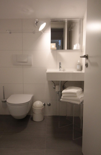 Bathroom 3, Hotel Forni, Leventina