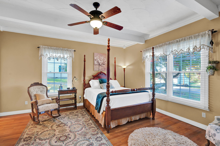 Bedroom 3, Hill House B&B, Marion