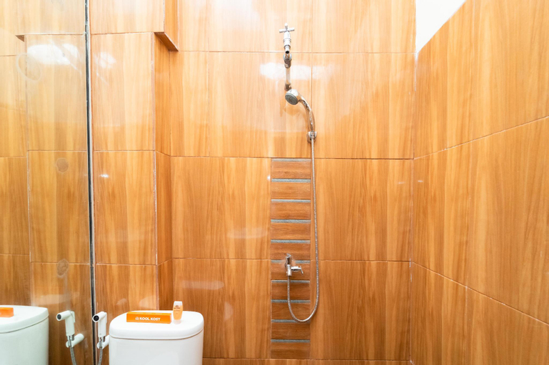 Bathroom 14